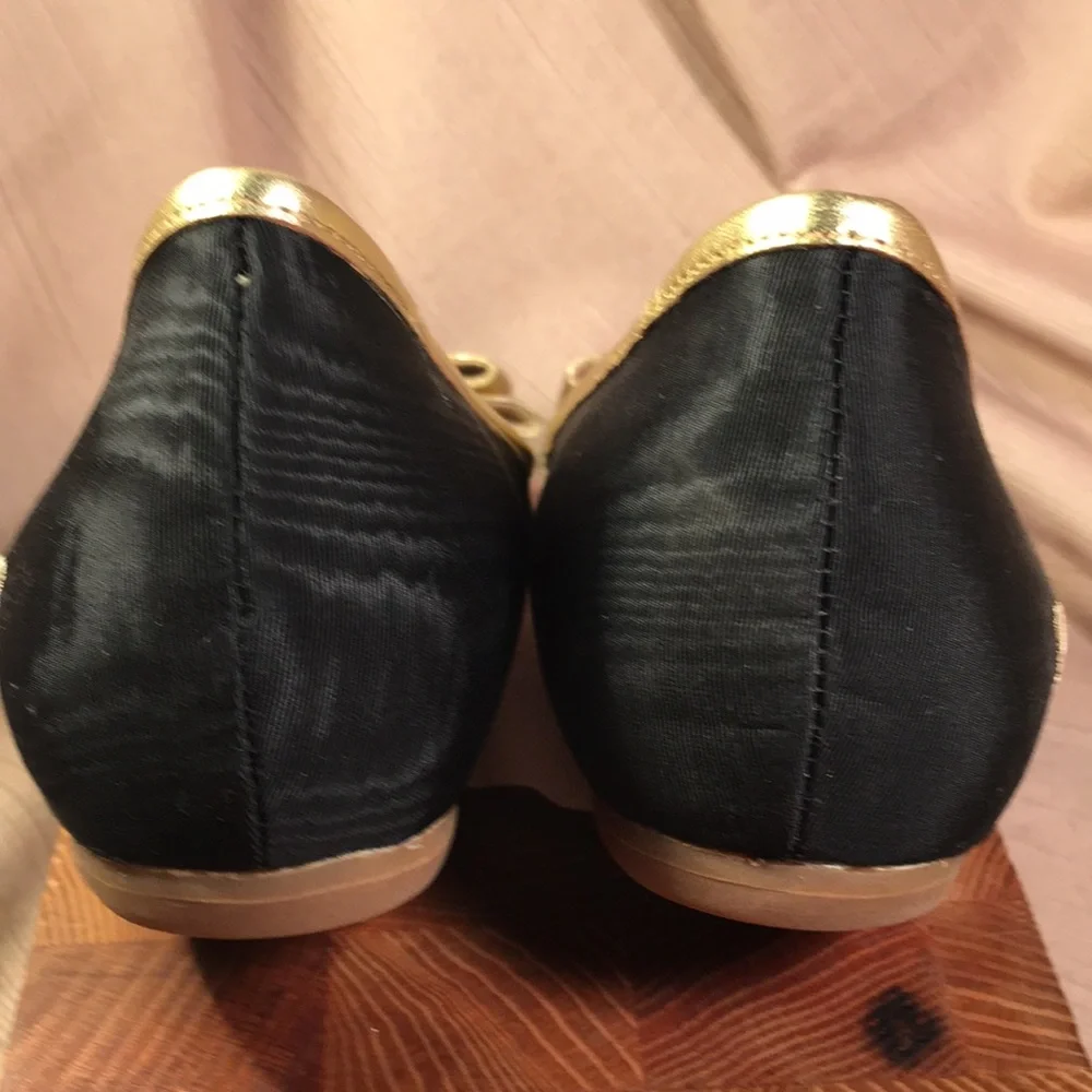 NWT Moschino Maggie B ballet flats